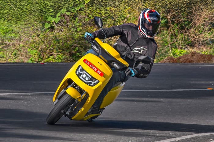 Vida VX2 cornering shot